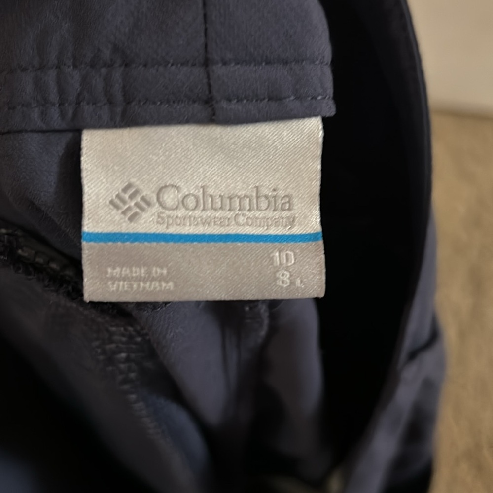 Women’s Columbia shorts size 10, like newborn wants navy blue - Picture 3 of 6